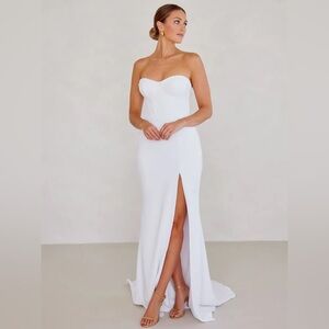 Park and Fifth Robson White Bridal Dress Size Small Wedding Dress with Train